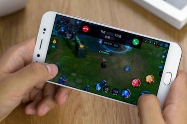 苹果手机在游戏体验、应用生态与销售模式上的独特之处